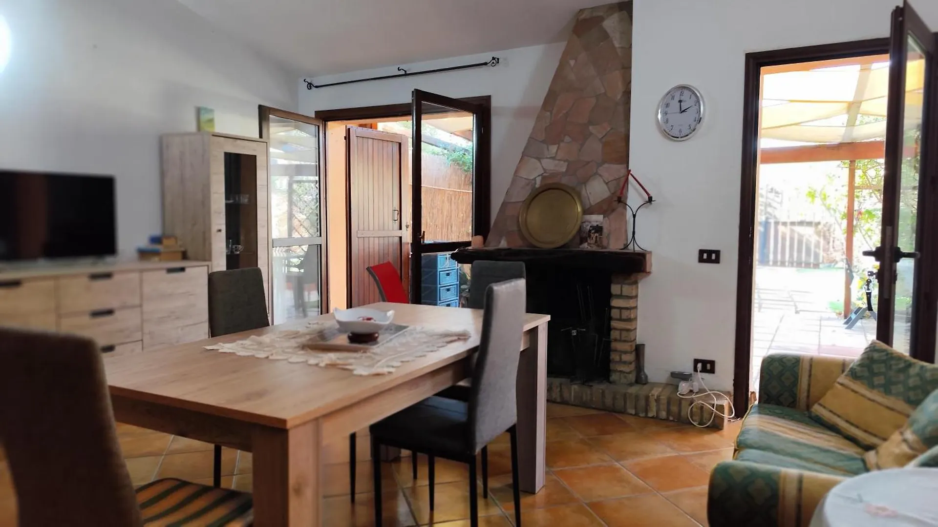 Seaside Retreat In Capitana Villa Quartu Sant'Elena Italy